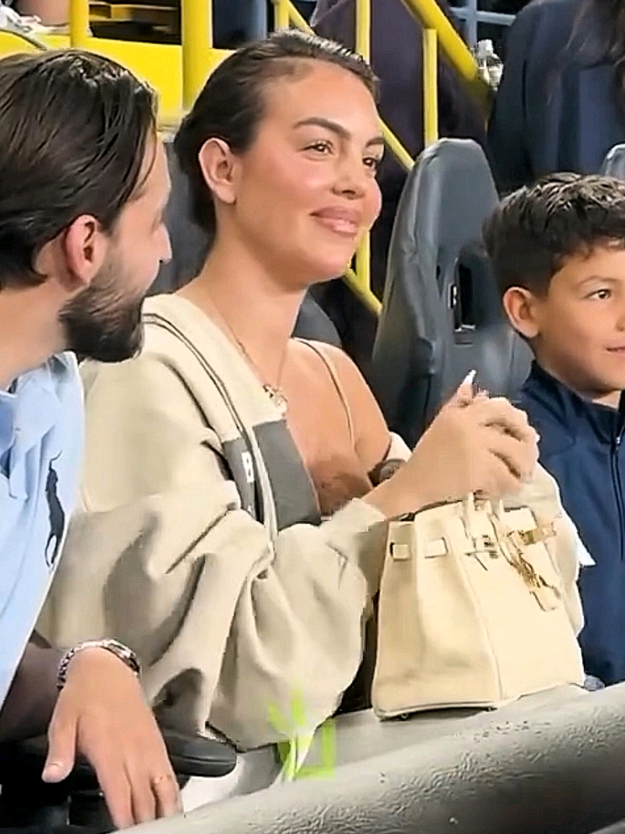 georgina rodriguez with mateo watching cristiano ronaldo playing in today’s match 😍💛 #georginarodriguez #cristiano #foryoupage #fyp 