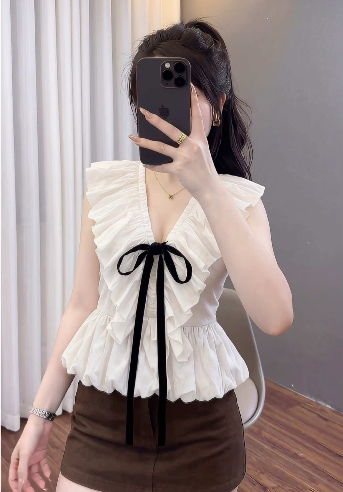 Áo kiểu babydoll cổ V viền bèo tiểu thư