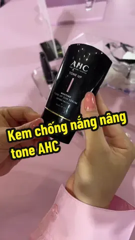 May mắn khi là một trong những người đầu tiên được trải nghiệm em kem chống nắng tone up của nhà AHC 😗💝 Da căng bóng rạng rỡ cả ngày dài🧏🏼‍♀️ #AHC #AHCChongnang #AHCToneUp #AHCVietnam #HoptaccungUnilever