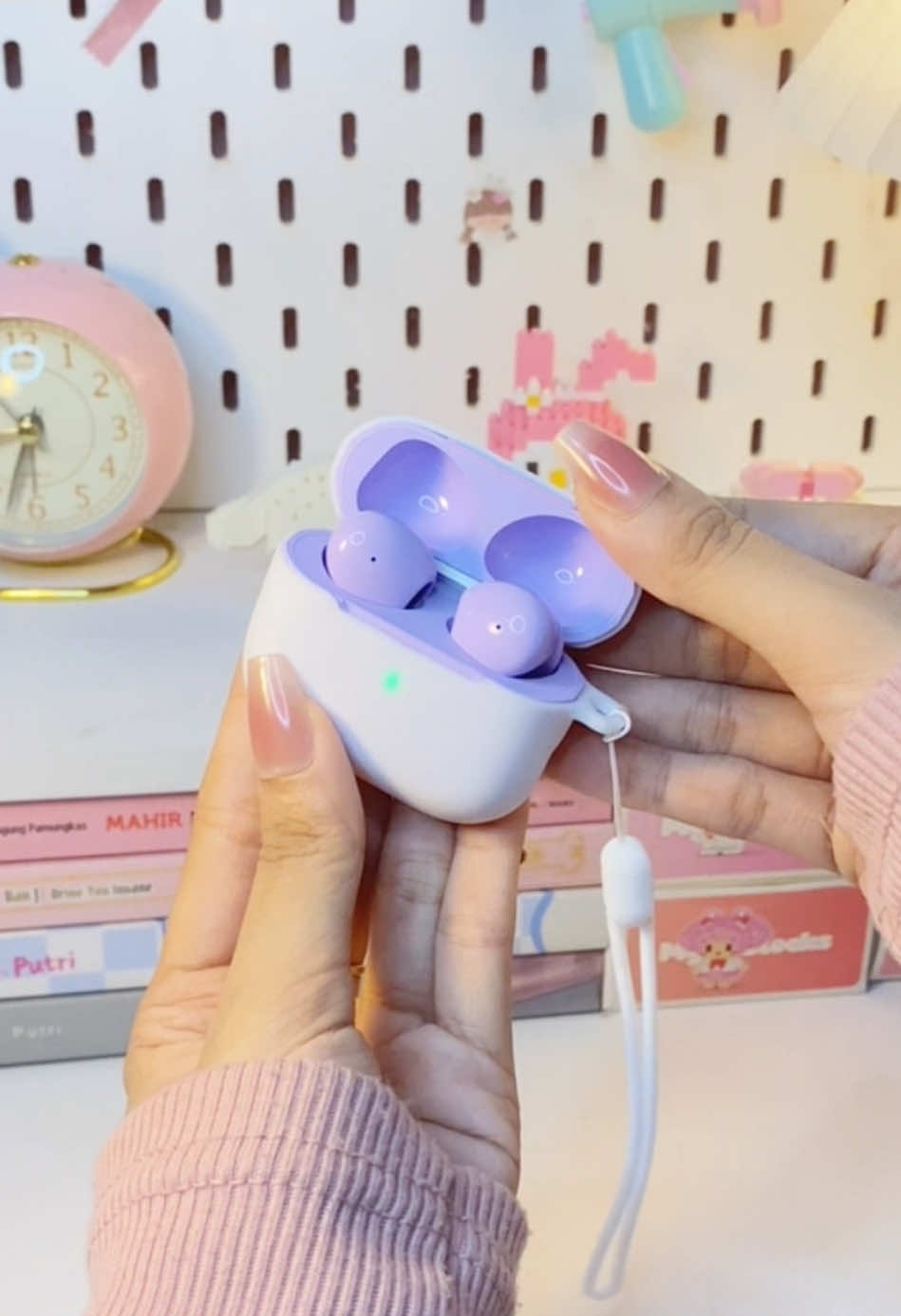 Tws Goojodoq 80ribuan tapi kualitasnya udah mantep bangett, suaranya jernih dan batrenya super awet luvvv😭🫶🏻 #goojodoq #twsbluetooth #twsgoojodoq #twsmurah #fypシ゚ 