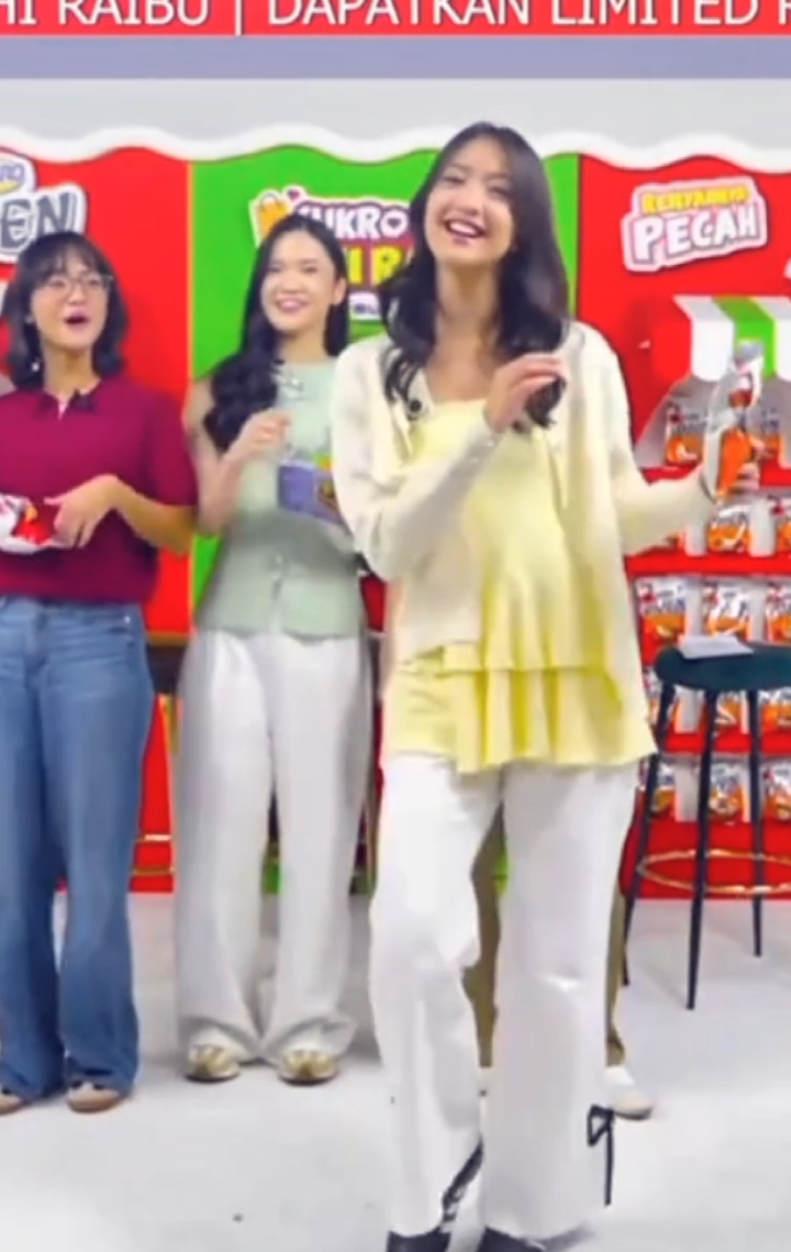 joget orang Bogor Keseruan Sukro-Kun Oshi Raibu x JKT48 @sukrooven_id di Tiktok #SukrokunOshiRaibuXJKT48 wydg5uqd @Sukro Kun #fyp #4u #jkt48 #wefluence 