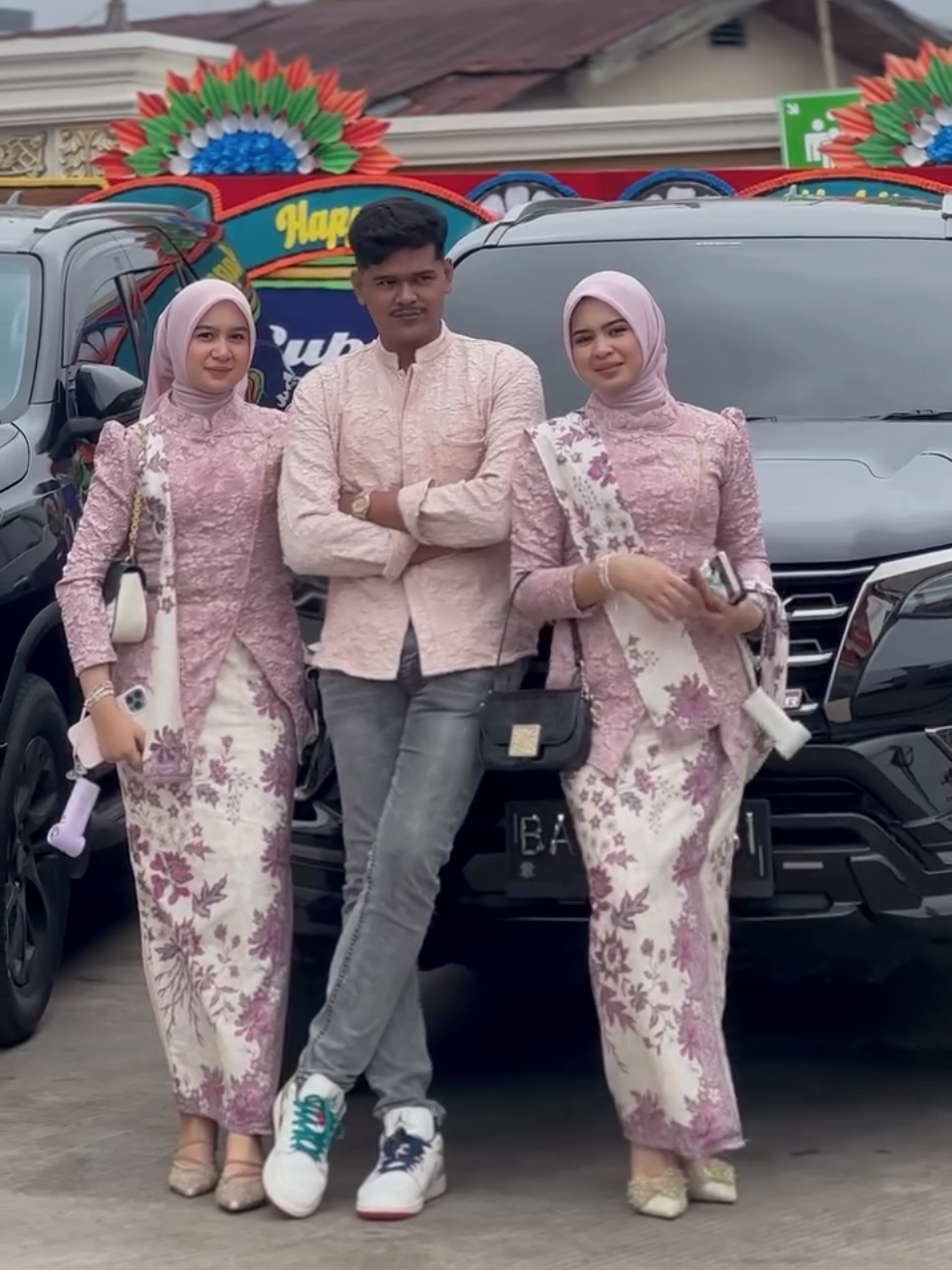 2 lebih Baek 🤪🥰🥰 #fyp #fypシ゚ #kebayajanggan #KebayaCouple #kebayawisuda 
