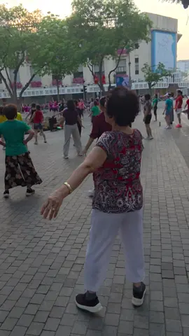 The energy of the #morning #workout routine where everyone comes together around #hoankiem lake #hanoi #vietnam is amazing 👏 aunties out there early morning party rockin and I'm all for it 🙌 