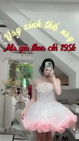 Cùng ngắm khách thử váy cùng Queen’s nha Tớ ngắm khách mà cười tủm tỉm nãy giờ tại xênhhhh quáaaaa🤩🤩🤩 #vaydutiec #vaychupanh #chothuevaydannang #chothuevay #queenlook 