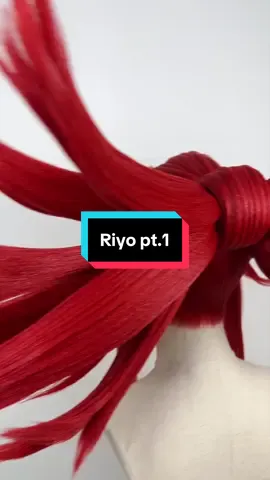 Part one of styling Riyo from Gachiakuta The process of styling this wig took entire month so I’m splitting the vid into two~ Here’s how I did the helmet base for it, I also reinforced the structure with wires since it needs to hold the weight of the huge ribbon later on. Really love how dimensional this turned out 🥰 #wigstyling #cosplaywig #wigcommission