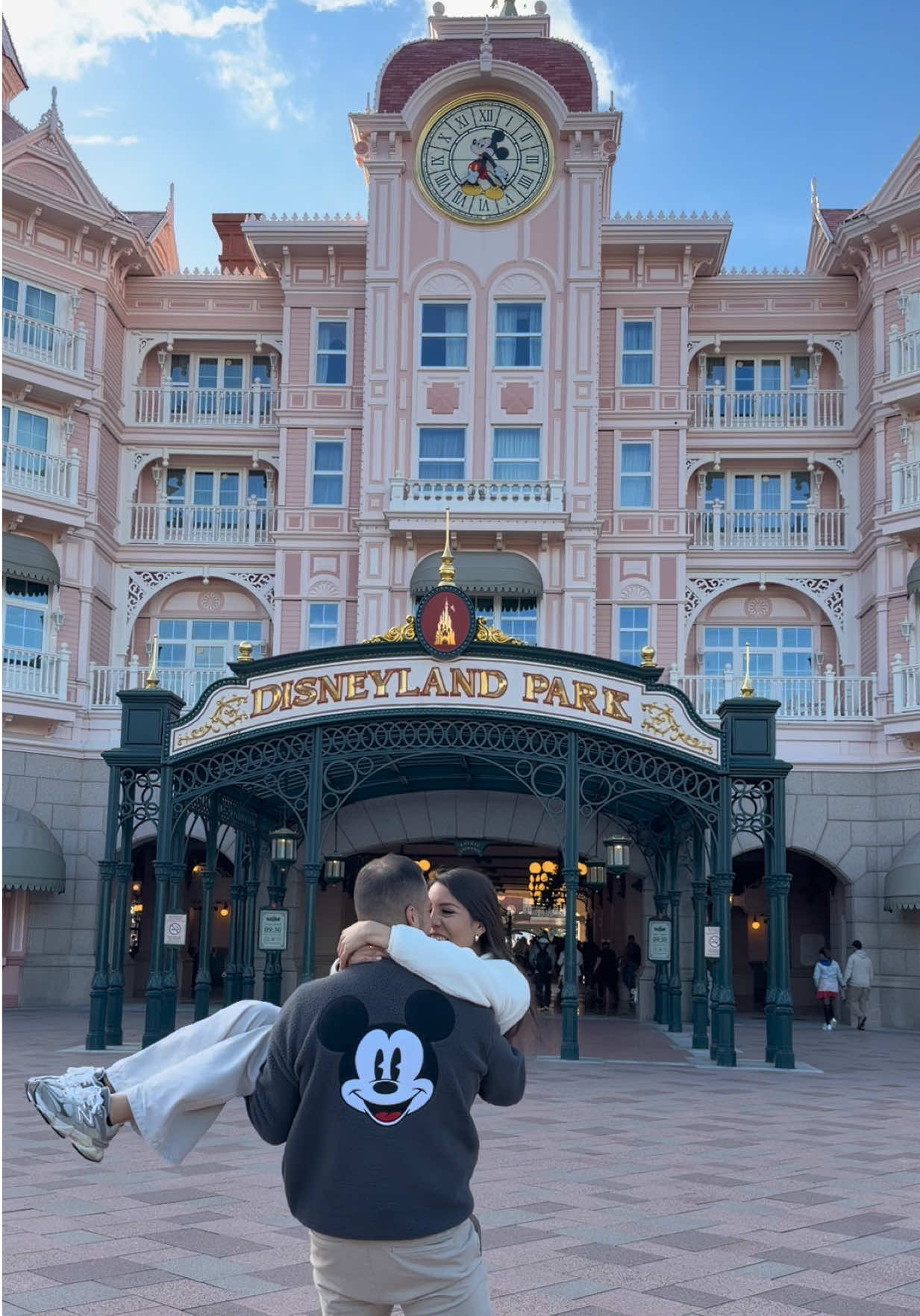 Un sueño hecho realidad más a tu lado 🏰✨🪄🥺😍 mi niña interior saltaba de la emoción 🥹🥹 te amo ❤️ ♾️ #fyp #disney #couple #disneylandparis 