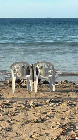 Le bruit des vagues apaise l’esprit et invite au voyage. Avec qui veux tu y aller ? #fy #morocco #plage #asmr 