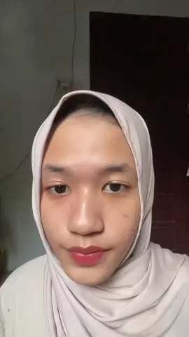 Lagi coba mix shade Wardah BB Tint dan jujur aku suka banget sama hasilnya 😍.             teksturnya ringan, gampang diblend, dan shadenya cocok untuk  muka aku yang sawo mateng ini wardah emang nggak pernah gagal bikin produk sebagus ini @Wardah Beauty Official @Paragon Creator Hub Official #bbtintwardah #creatorsearchinsights #fyp 