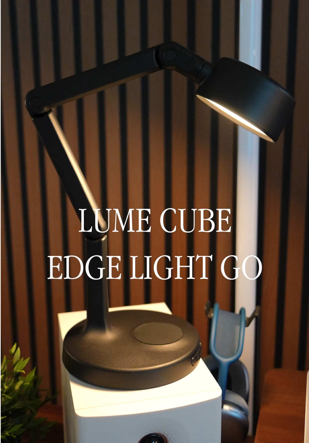 The Edge Light Go from Lume Cube is compact, super bright, and makes the whole setup look way more premium ⚡️ Definitely one of my favorite additions to the desk lately. 🖥️🔥💡