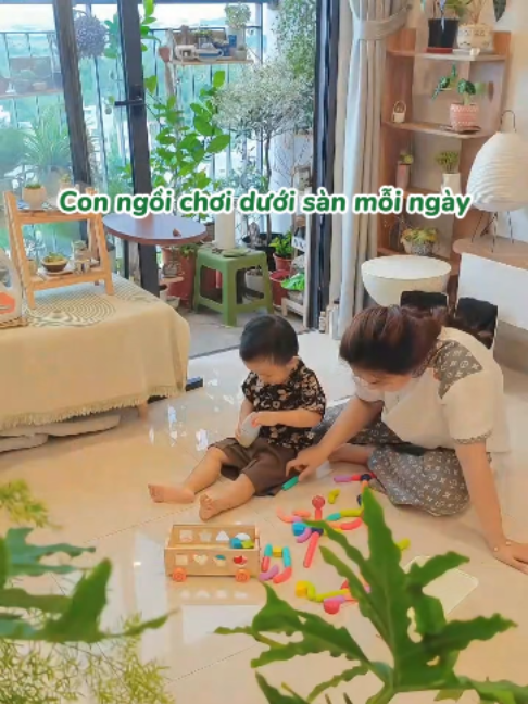 Sàn nhà là sân chơi tuổi thơ của con, nên mẹ luôn trăn trở về cách làm sạch an lành, không lưu lại hóa chất độc hại để đổi lấy bình yên cho từng nhịp lớn khôn. 👉 Sàn sạch bóng, êm dịu mát lành cùng Nước lau sàn sinh học Enzyco cho mẹ trọn an tâm. #enzyco #nuoclausan #chamsocgiadinh #antoanchobe #vesinhnhacua