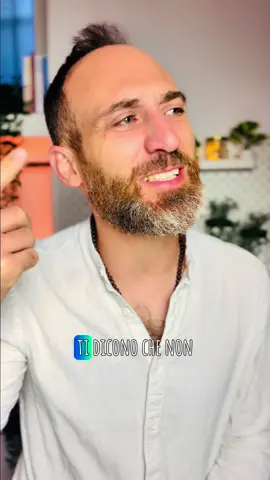 Quei pensieri che ti dicono che non vai bene, che non vali abbastanza? Non sono neanche tuoi. Sono idee messe in testa da bambinə, dai social, dal mondo intorno. Non devi convincerti del contrario — non funziona così. Devi solo renderti conto che sono pensieri. Non la realtà. Non sei tenutə a crederci. Il link è sul profilo 🤍 #mindfulness #meditazione #consapevolezza #autostima #libertàinteriore 