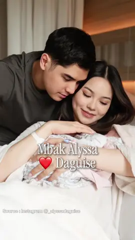 Pakde, akhirnya jadi juga nih dipanggil Jiddi 😭✨   OHB Top 5 News minggu ini ada kabar bahagia dari Mbak Alyssa Daguise & Mas Al Ghazali terus ada Mbak Agnez Mo & NO NA di Gold Gala 2026, next juga ada SAFF & Co. yang masuk Don Quijote Jepang, sampai parfum terbaru Scarlett The Golden Scents 🤍 Coba komen berita mana yang belum aku mention?  #overheardbeauty #top5news 