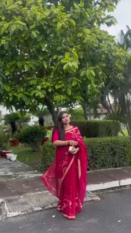 এই সুন্দর শাড়ীটি পেয়ে যাবেন  @saree.noyoni পেইজ এ।  #viraltiktok #fyp #saree #foryoupage #videoviral @TikTok Bangladesh 