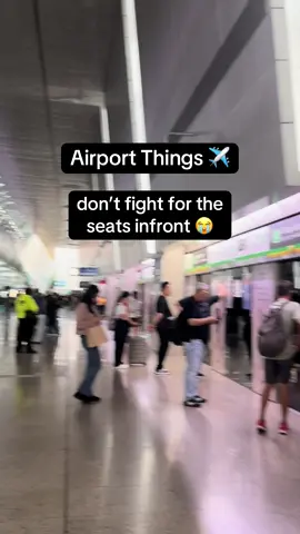 🚊🤗 #airportlife #singaporeairport #crewlife #traveltok #stillintransit 