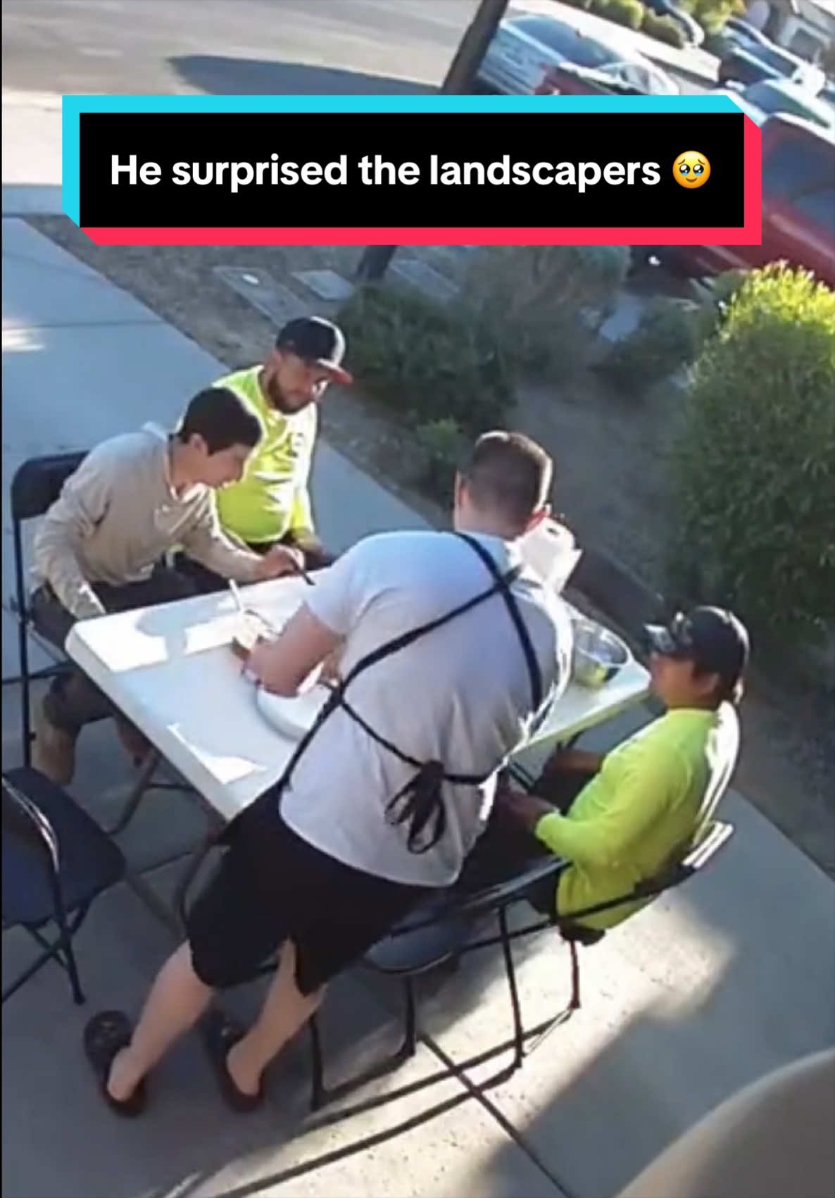 The landscapers told Shawn the breakfast was very good, and that it meant a lot to them. 🙏 Jasmine says after breakfast, the landscapers even offered to help Shawn put everything away before they started working. 💫❤️❤️  (🎥 via: @j.brielle13 )
