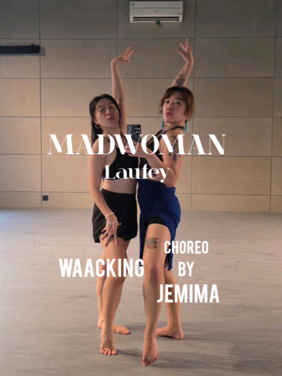 Anyone wanna try out this Waacking choreo? 🤪 @laufey - Madwoman #madwoman #laufey #waacking #choreography #laufeymadwoman 