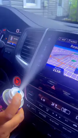 Spray para carro que elimina malos olores y deja un aroma fresco y duradero. También ayuda a refrescar el aire del interior y puede usarse en casa. #CarFreshener #AirFreshener #CarPerfume #CleanCar #OdorEliminator        