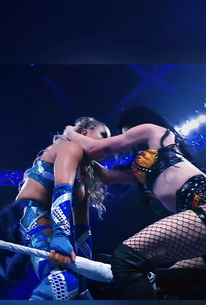 Paige and Brie Bella Vs Giulia and Kiana James Smackdown #paige #briebella #guilia #drake #michaeljackson 