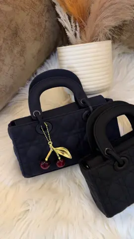 Sac à main très tendance 🥰🥰❤️❤️😍😍 #sacamain #dior #sactendance #baglovers #visibilite 