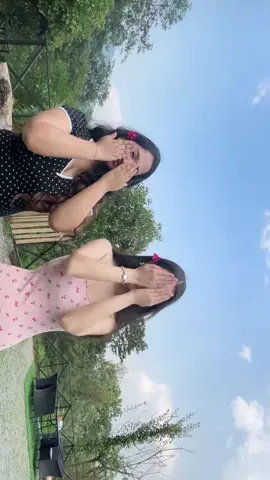 Kinda slayed with the sync of our hands 😂🤭 @_soniy@  #sheesha #friends 