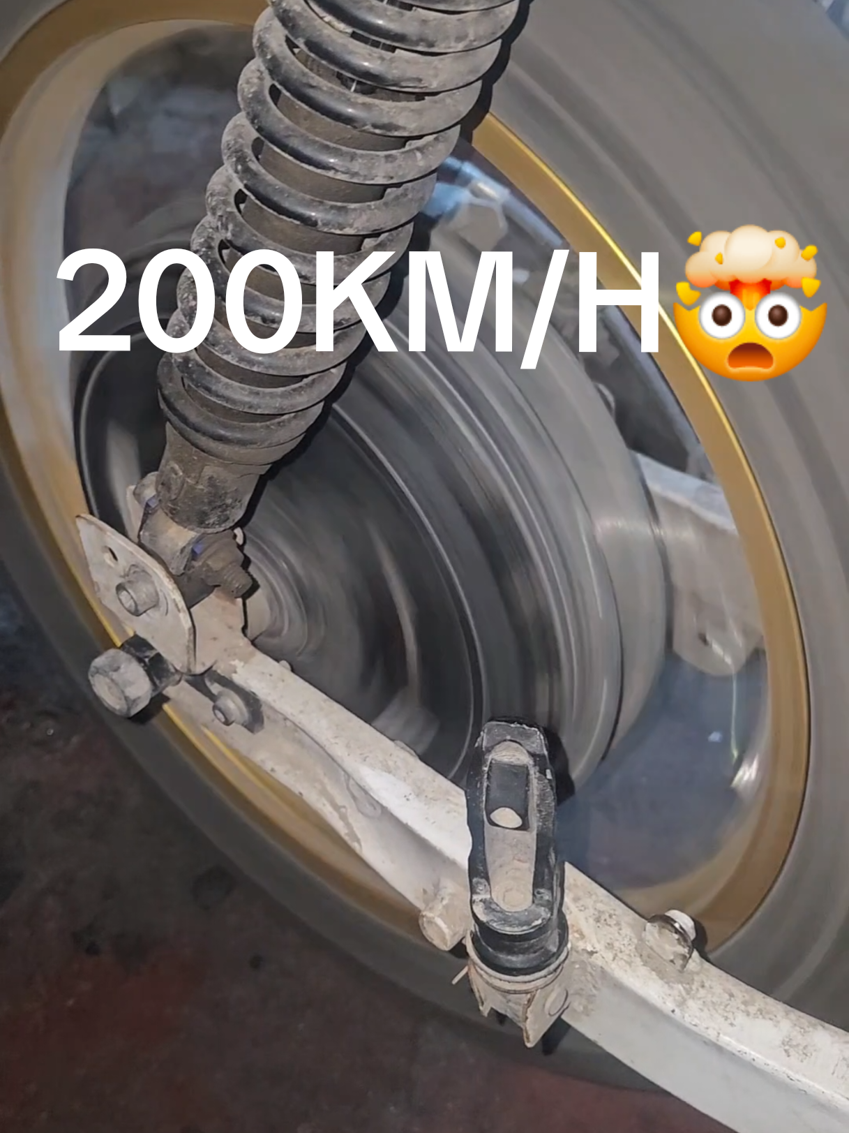 Respuesta a @pouhs123  los motores eléctricos  son más eficienciente, esa es la razón por lo que tienen más fuerza  y torque, es física, averigüen 😉 #biker #batería #fardriver #motoelectrica #litio 