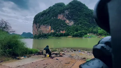 Rồi anh sẽ ngủ sớm, đẹp trai và bên em nhưng giờ anh còn phải thỏa chí tang bồng, phiêu diêu và chiêm nghiệm lý tưởng  và thấu hiểu hết thế giới này ! 