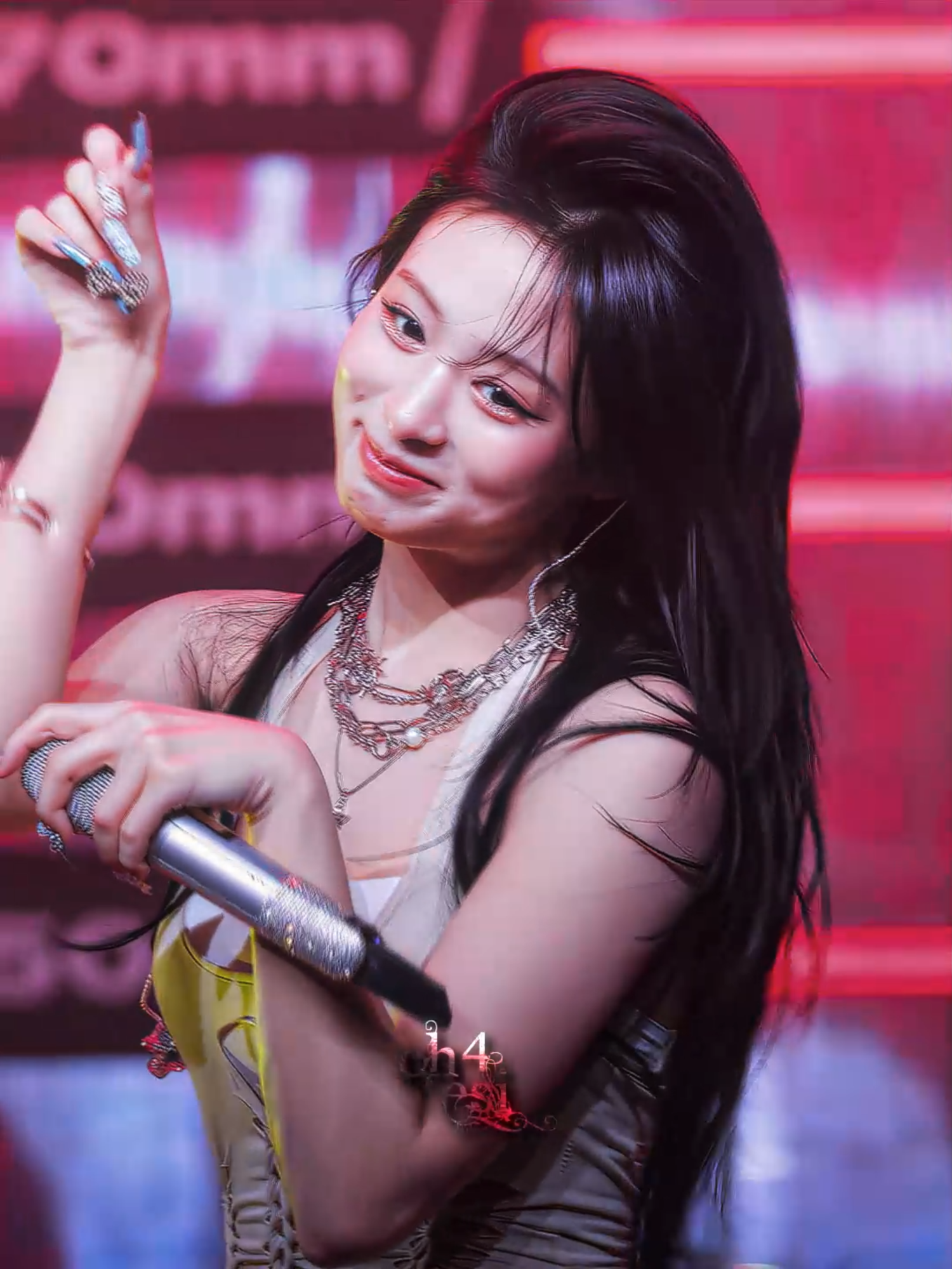 this ahyeon visual and that perfect facial expression omg 😭😍🔥 #ahyeon #babymonster #edit