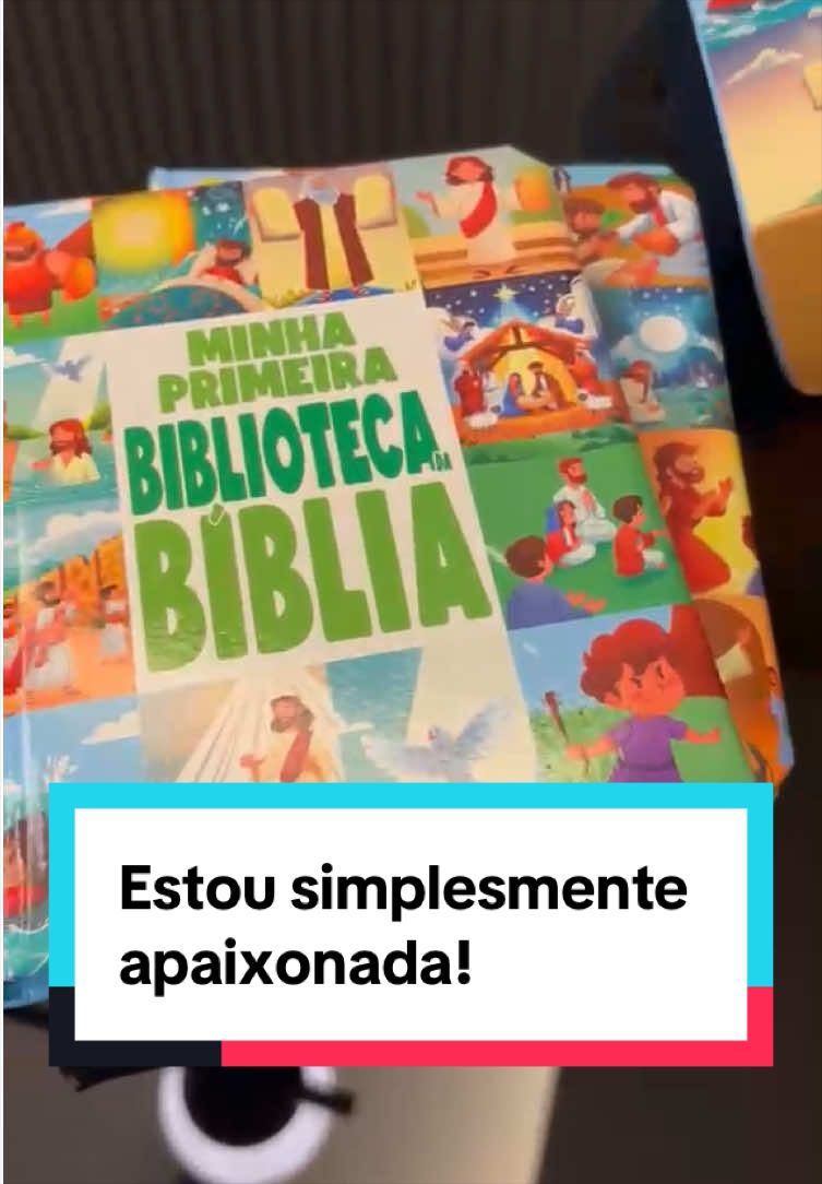 Cada livrinho conta histórias da Bíblia de um jeito que encanta e ensina ❤️  Momentos de leitura que unem e inspiram! Garanta a primeira biblioteca do seu pequeno hoje 🛒 #MaternidadeReal #LivrosInfantis #bíbliaparacrianças #maedeprimeiraviagem #leiturinha