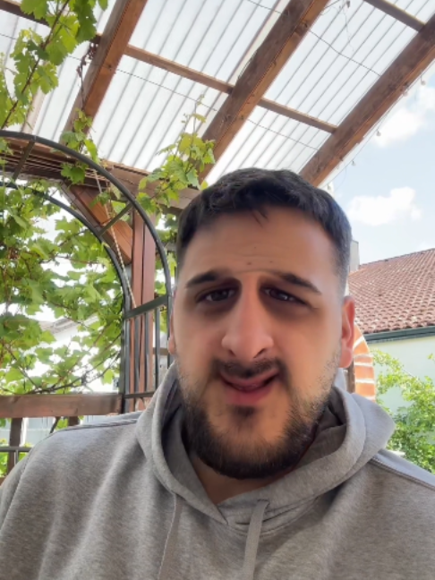 Htede Dobrica reći: Ne.. bi bilo loše malo platu podići, al preseko ga na vreme..