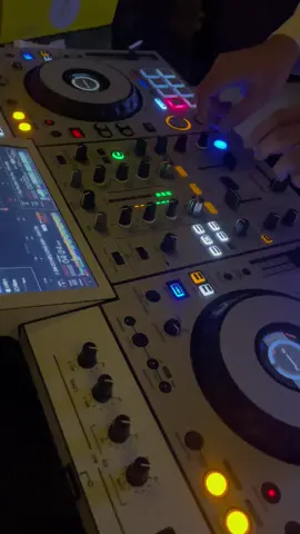 Đã rất lâu rồi khi từ đầu làm sao cuộc tình chia hai lối ………..#xuhuongtiktokk #trending #dj #emcohieulonganhremix 