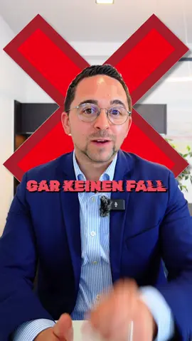 Bevor du eine Wohnung als Kapitalanlage kaufst, rechne das kurz nach. 1.000 Euro Miete im Monat klingen gut. Aber bei einem Kaufpreis von 300.000 Euro sind das nur 4% Bruttorendite. (Jahresmiete / Kaufpreis) *100  = Bruttorendite  Und dann kommen Hausgeld, Reparaturen und Rücklagen noch obendrauf. Ergebnis: Du schießt jeden Monat Geld nach. Die Faustformel ist simpel. Deine Bruttorendite muss höher sein als dein Bankzins. Zins bei 4%? Such nach Immobilien mit mindestens 5%, besser 7%. So erkennst du in Sekunden ob du eine Geldanlage vor dir hast oder eine Geldfalle. **Rendite rechnen bevor du kaufst. Nicht danach.**