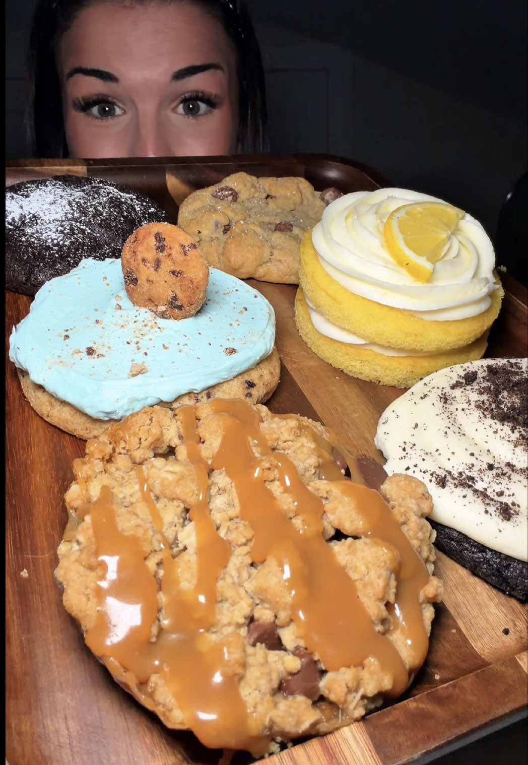 Let’s eat the crumble cookies of the week!!! #mukbang #crumbl #crumblecookiereview 