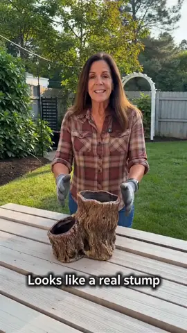 Vintage Style Resin Tree Stump Planter, Outdoor Wooden Look Flower Container, Perfect for Garden and Lawn Decor, Durable and Aesthetic Design #artificialplants #homegardeningtool #plantaccessories #diydollartreehomedecor #plantcontainers #nurserypots #outdoorartificialflowers #gardenaccessories #fauxflowerarrangements #decorativevase