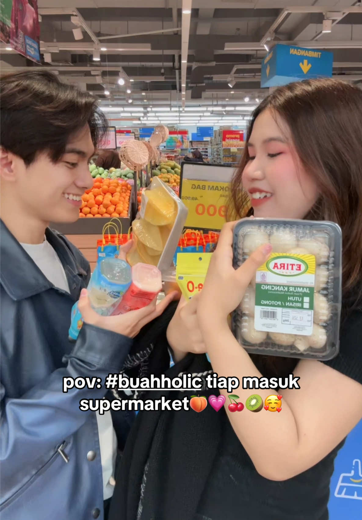 tiap ke supermarket dia langsung tutup mata aku, soalnya meleng dikit udah ngeborong semuaa buah😣💗