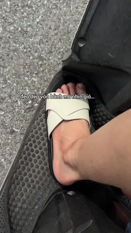 Quả dép như hàng hiệu  #tiktok #thinhhanh #xuhuong #dép #giày 