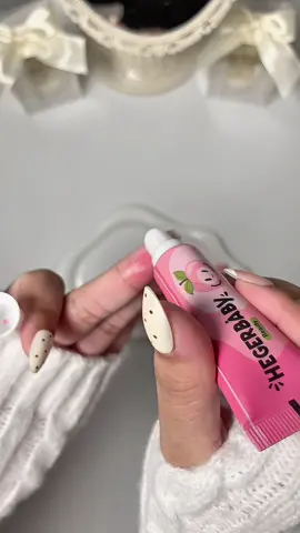 Your kids also need a lip care Mommies, try this.  #lipcare #lipgloss #lipmoisturizer #kidslipgloss #safeforkids 