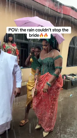 The rain couldn’t stop the bride🔥 #gelebyzika #gele #igbobride #bride #geleartist 