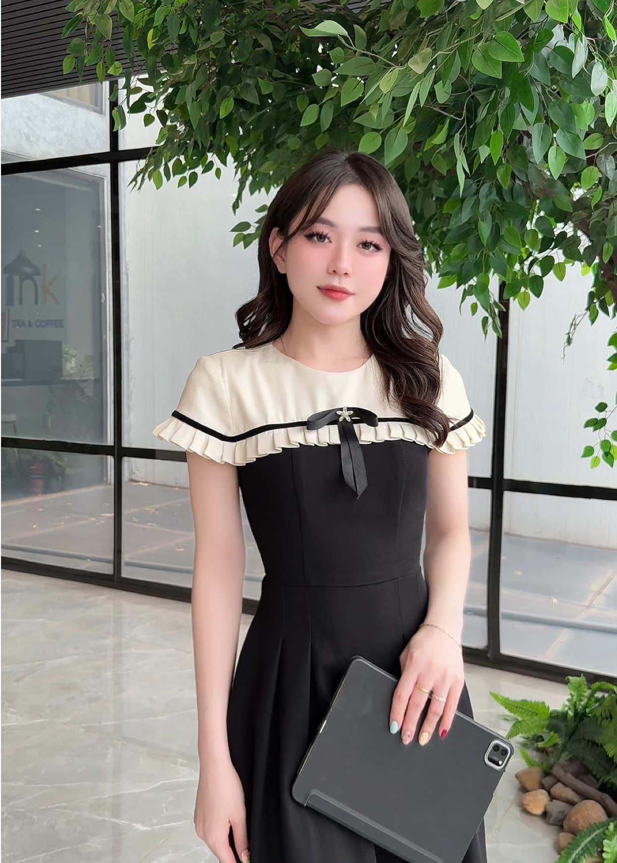 Váy thiết kế dáng A dài, trùm vai may liền. Tặng kèm nơ cài nhẫu nhiên 😍😍😍 #vaythietke #vaythietkecaocap #OOTD #Evii 