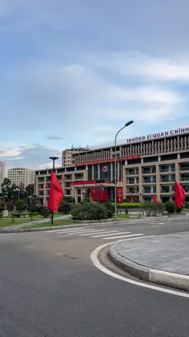 Sau cơn mưa trời lại sáng, thành công không có dấu chân của kẻ lười biếng, và màu áo lính không dành cho những ai dễ dàng bỏ cuộc. #lch #sqct #siquanchinhtri #motchubodoi #qdndvn 