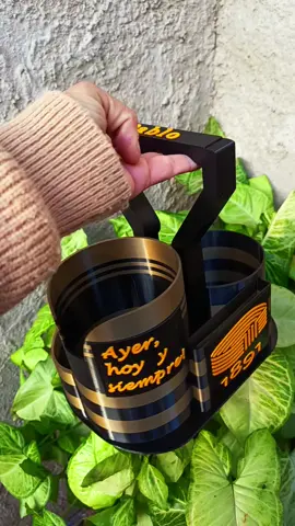 💛🖤 ¡La pasión por Club Atlético Peñarol también se luce en tu hogar! Matera realizada en impresión 3D, ideal para decorar con los colores del más grande 🏆🔥 Perfecta para escritorio, living o regalar a un verdadero hincha carbonero.#Impresion3D #peñarol 