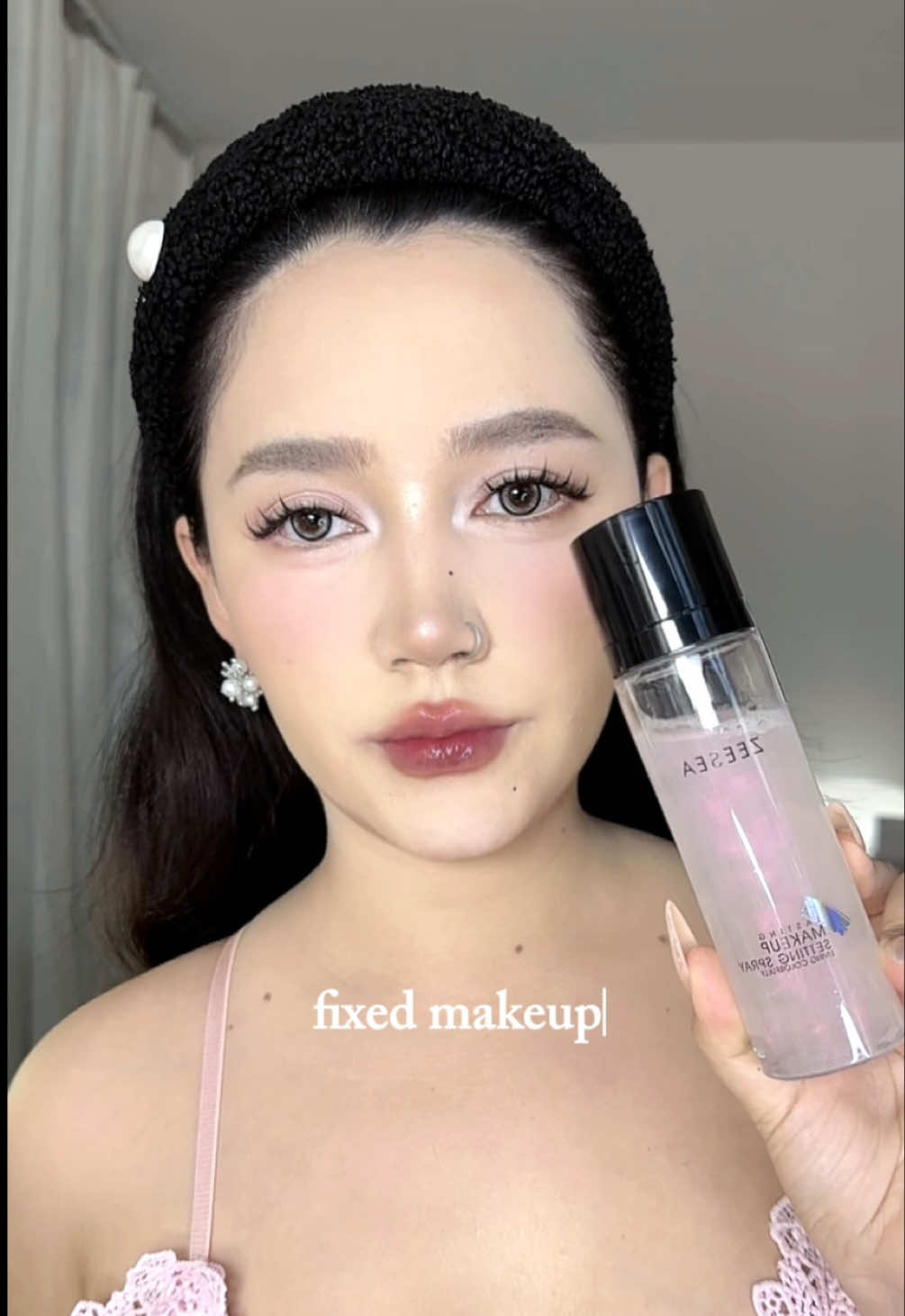 Hace un tiempo que quería probar esta marca! Buen fijador hidratante, la bruma muy agradable 🤍 @zeeseacosmetic.mx  #zeesea #fijadordemaquillaje #fijadorhidratante #topbeautyproducts #cbeauty 