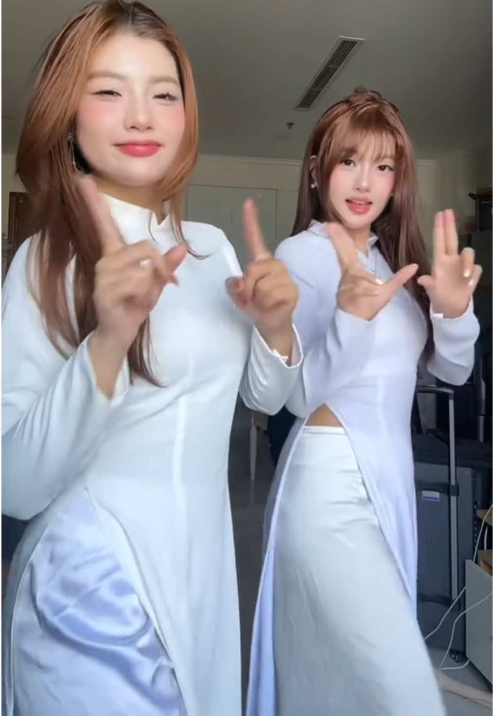 Chịu bé nào em gả nè 🥰🥰 #aodaivietnam #aodaiphibong #dance #fyp