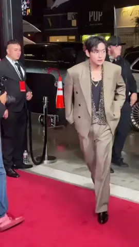 teahyung immaturity 🤣🤣#bts #btsarmy #teahyung #fyp 