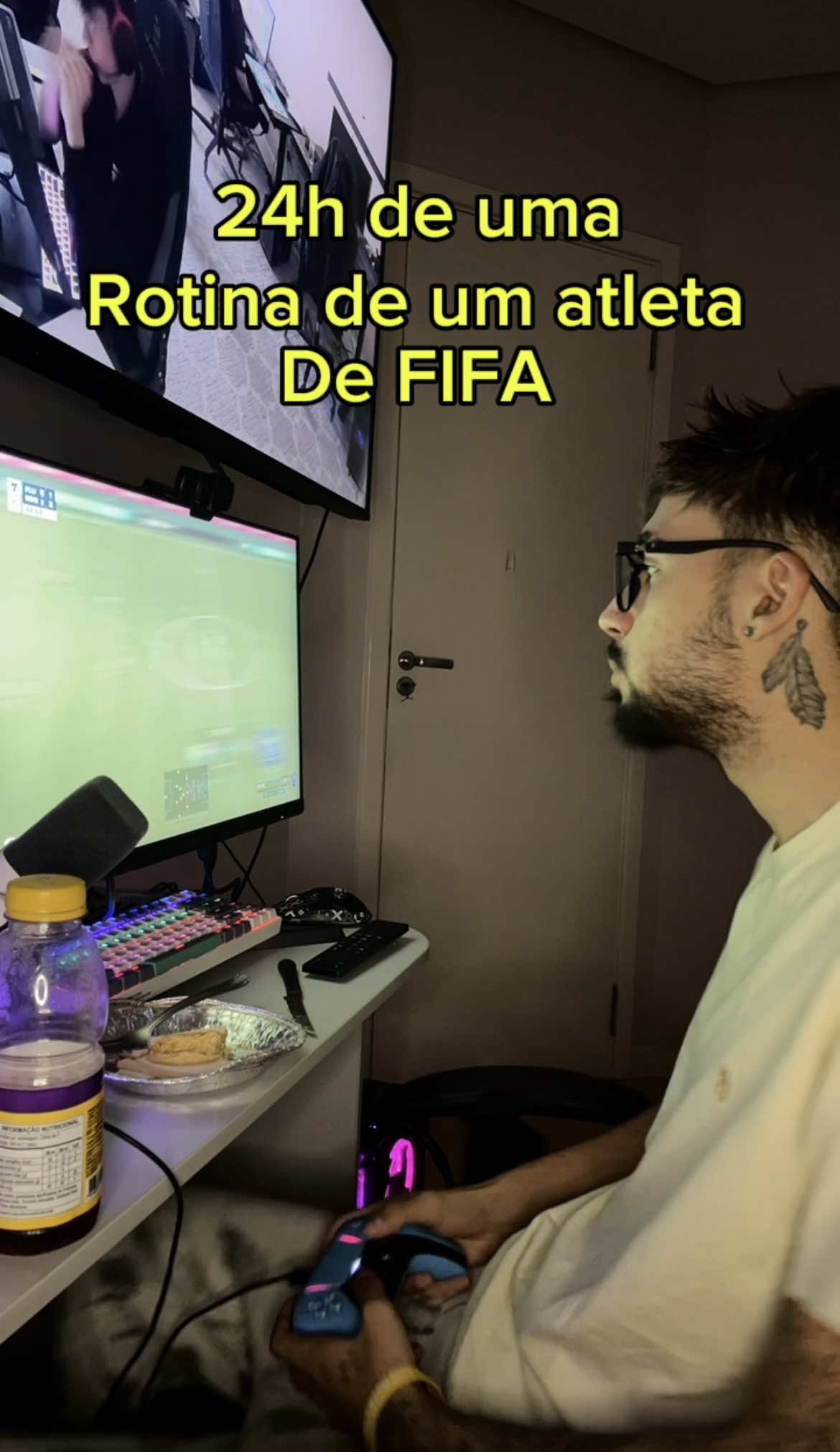 Rotina sendo um atleta de fifa, 20h jogando na tela e as outras 4 horas vivendo :) . . . #ultimateteam #eafc #weekendleague #rotina #videogames 