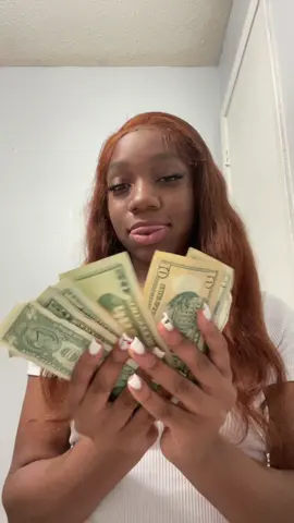 #moneyspread #forevergettingmoney #brownskingirl #money 