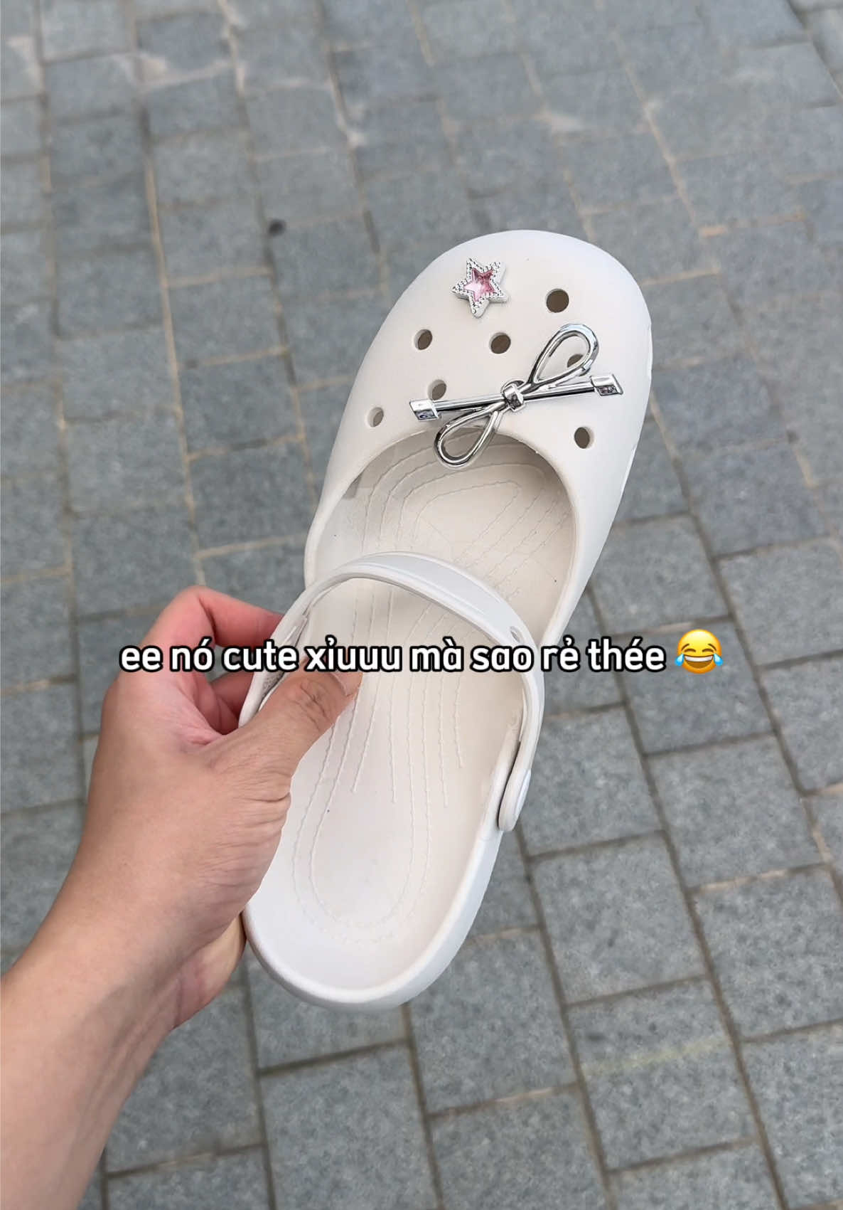 Ce đeo đôi này xinh nè  #tiktok #thinhhanh #xuhuong #dép #giày 