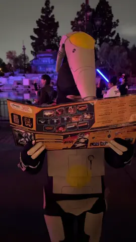 That kind of looks like the battle pass. Whoa! @Go Beyond 3D @Gizmoal @Jay #battledroids #starwarscosplay #fortnite #battledroidcosplay 