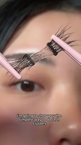 what if I told you that you don’t need to use bond and seal for lash clusters? 🤭 this is how the Kulan girlies are doing their own lash extensions. no sticky mess and no lash damage 🤏🏻 #lashclusters #bondandseal #pressonlashes #pregluedlashes #lashextensions 