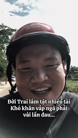 Đời trai lắm tật nhiều tài AE ạ… cố gắng lên nhé. Nắng tí không sao đâu…