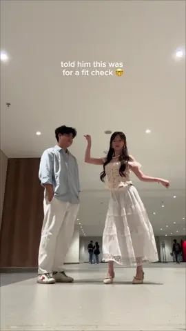 id argue this was cuter than a fit check 🤭💖  #laufey #laufeyland #amot #couple #dance @laufey @laufeyland 